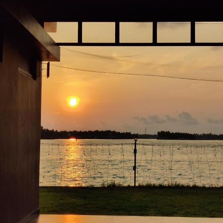 Wind &Waves Apartman Kollam Kültér fotó