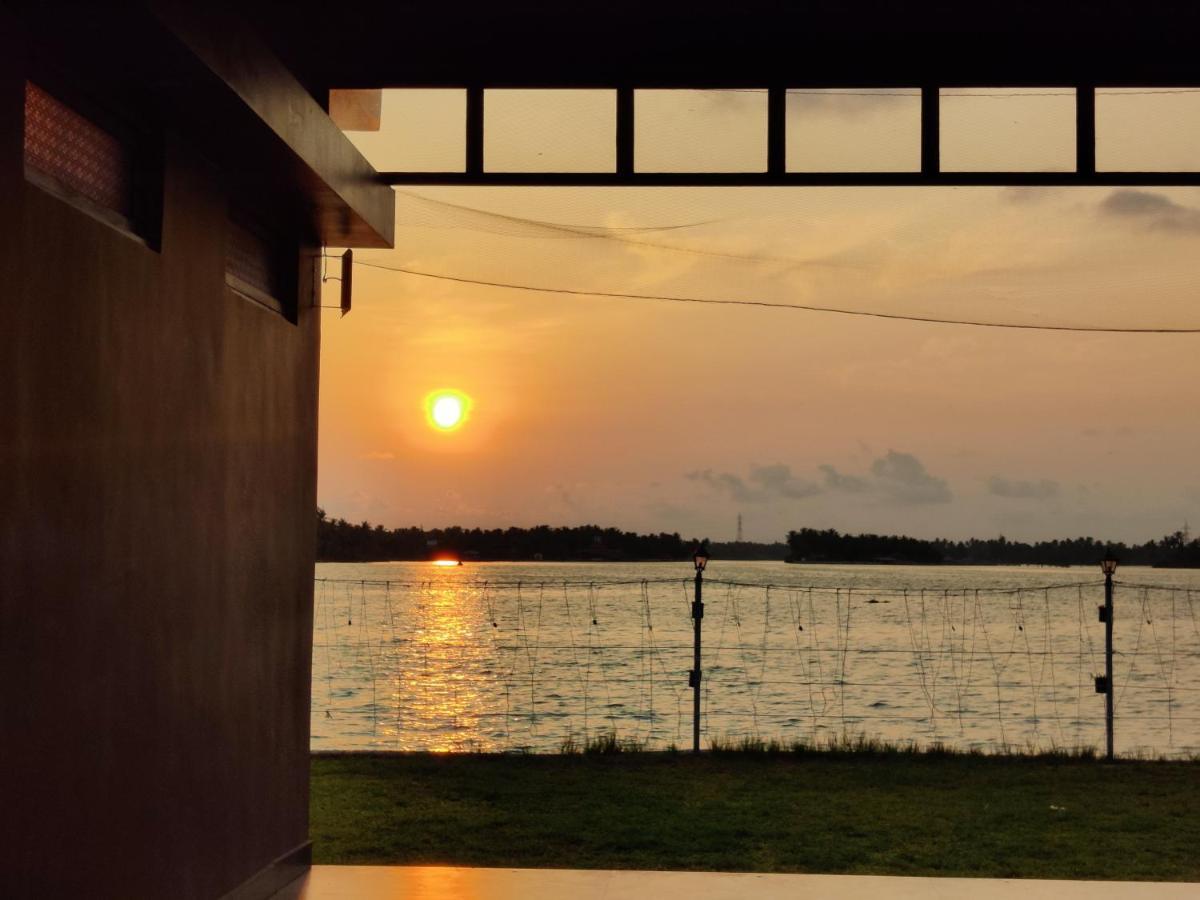 Wind &Waves Apartman Kollam Kültér fotó